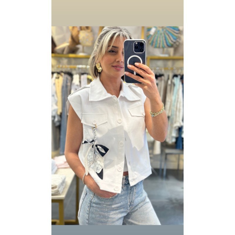 Beyaz Fular Detaylı Yelek