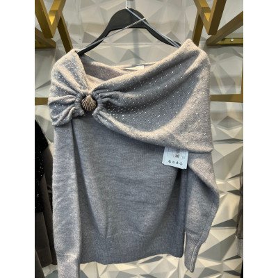 Broş Detaylı Madonna Yaka İthal Triko