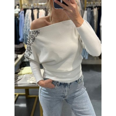 Taş İşlemeli Kayık Yaka Triko